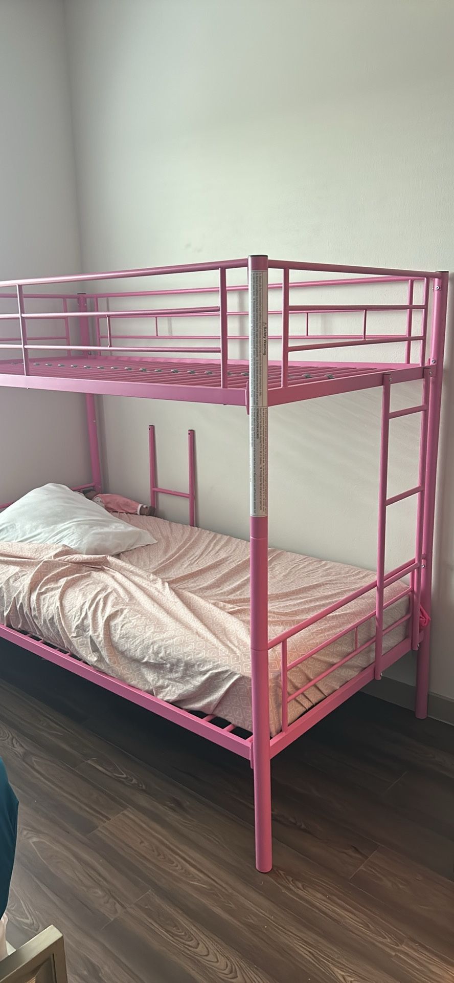 Girls Twin Bunk Bed