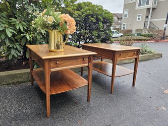 MARVELOUS Mid Century Modern 2 Nightstands End Tables 2 Drawers 