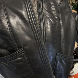 Pre-owned Women leather jacket size Xl regular  Pick up ⬆️ in Powder Springs Ga  30127  Asking price is $150.00