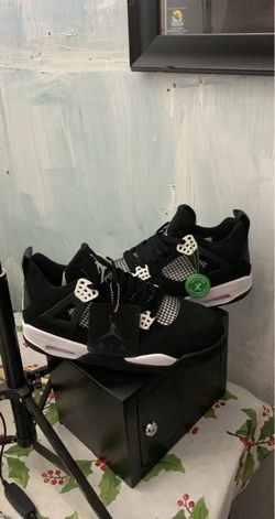 Jordan 4 white thunders size 9.5 men’s