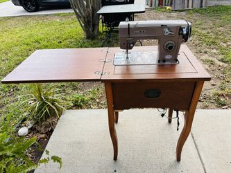 Deluxe zig-zag sewing machines