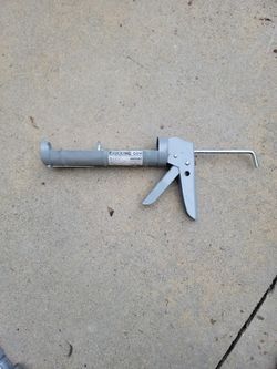 Ratcheting Caulking Gun