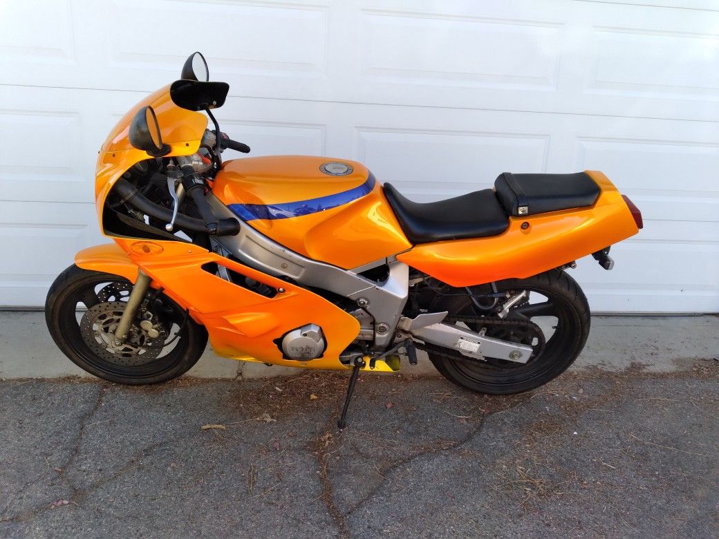 Yamaha Fzr 600 R Street Motorcycle Excellent Beginner Motorcycle Excellent Condition