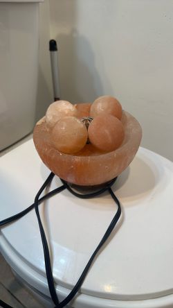 Himalayan Salt Lamp Lights Up 