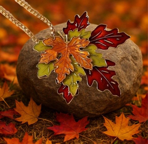 Women’s Elegant Oiled Maple Leaf Pendant Necklace – Autumn-Inspired Red & Orange