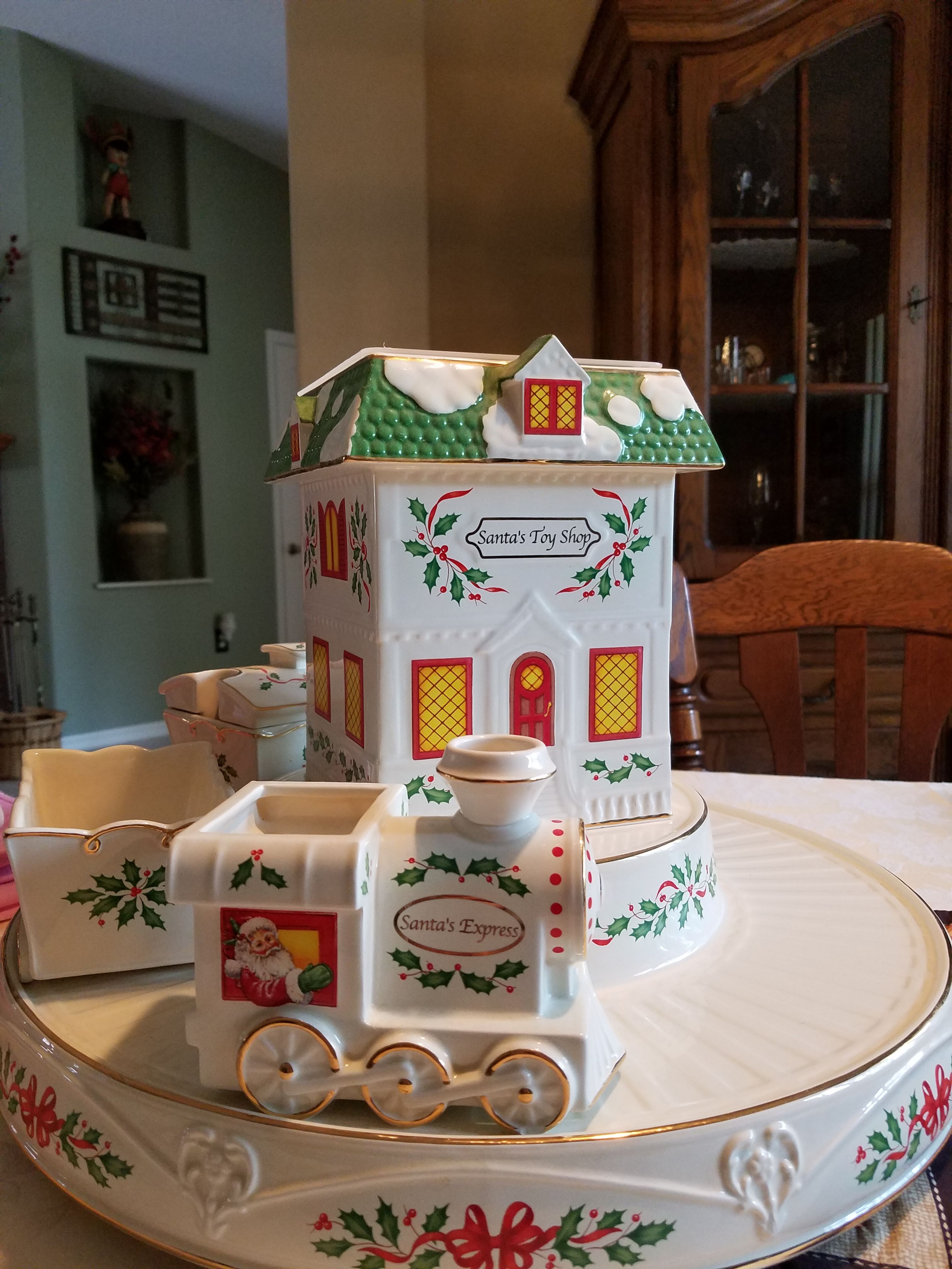 Lenox Santa's Holiday Toy Shop Lazy Susan
