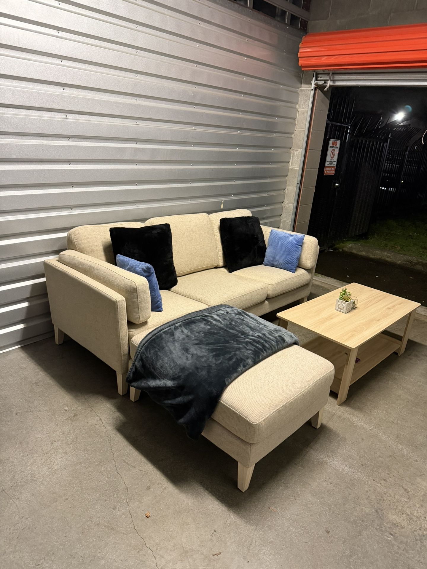 Beige Sectional Couch-FREE DELIVERY 🚚 