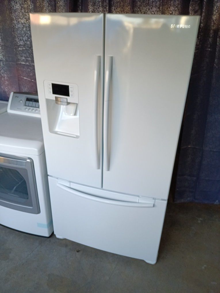 Samsung White Refrigerator  Counter Size 