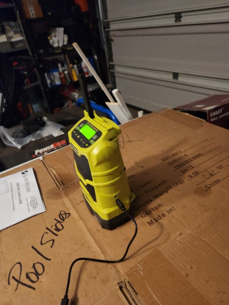 RYOBI R18R-0 ONE+ Bluetooth Radio battery charger power bank + free headphones