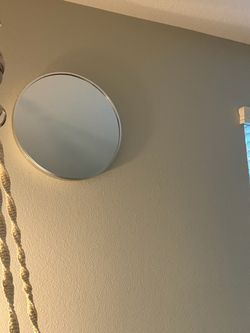 Round mirror
