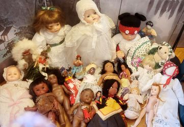 Huge doll lot!