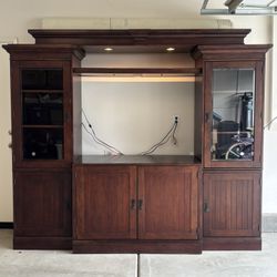 Large 7 Piece Entertainment/ Media Center 