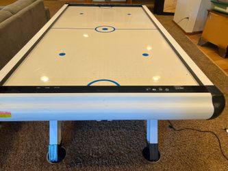 Air hockey table