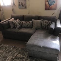 Sectional Pullout Couch With Pillows 