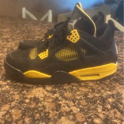 Air Jordan Retro 4’s Thunder (2012) Size 11