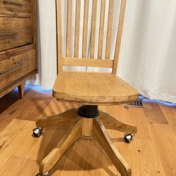 Pottery Bard Kid Desk Chair