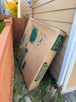 U-Haul Expandable TV Packing Kit Box