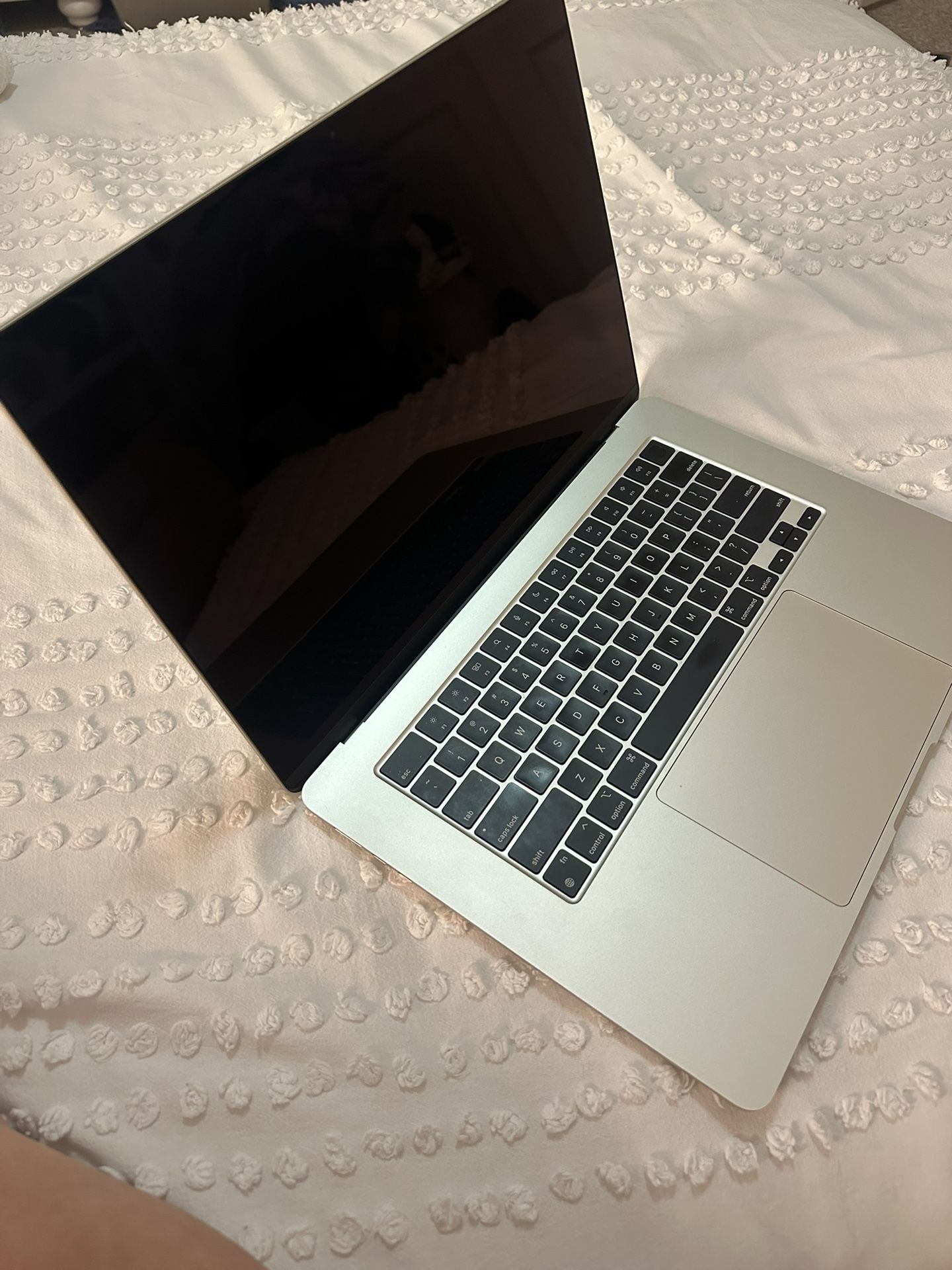 FOR SALE: 2024 15.3” MacBook Air M3 – Starlight, Excellent Condition + AppleCare+