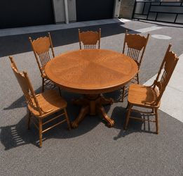 Solid Oak Expandable Dining Table with 6 Matching Chairs – Excellent Condition