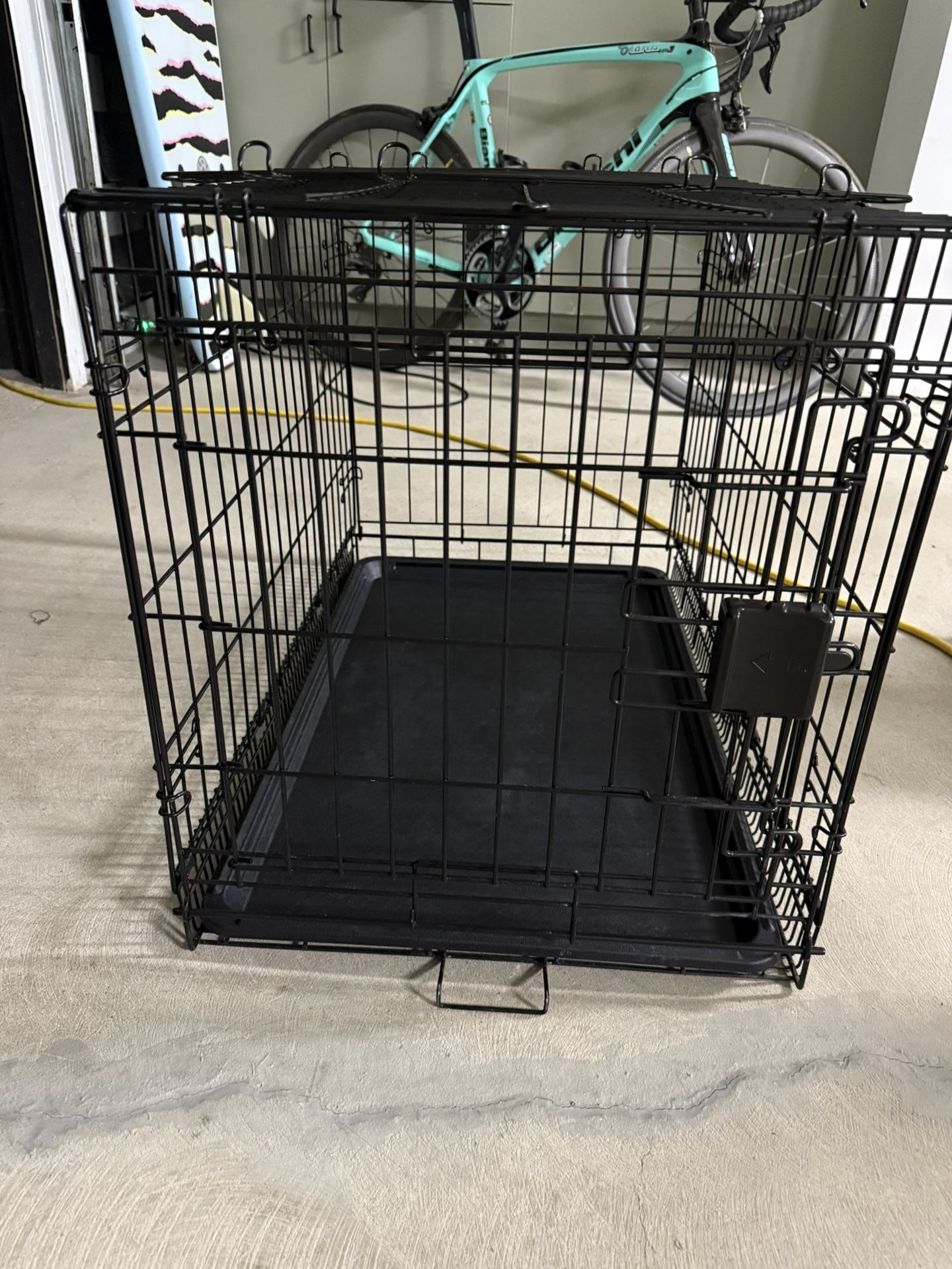 Dog Crate. Barely Used. Puppy Outgrew!