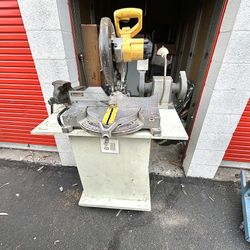 Dewalt 12 Mitre Saw / 1/2 Hp Bench Grinder With Light / Vise , 1750 Pound