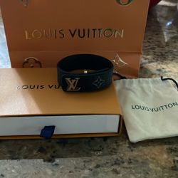 Lv Bracelet 