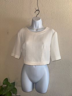 Cropped blouse with open back