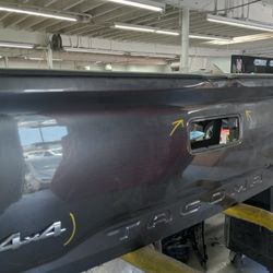 Tailgate Toyota Tacoma 2023 , 4x4 V6