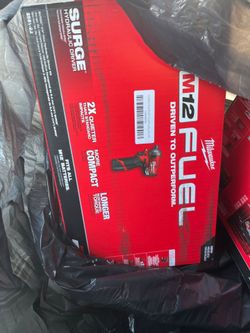 Milwaukee  Surge Impact Driver Brushless Fuel Kit M12