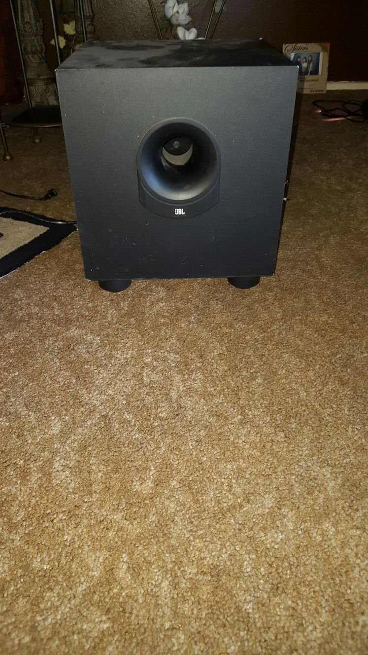 Jbl sub 136