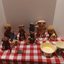 E.T. 80S Lot. Toys, Ceramic Figurines, Dishware, Buttons, Stamp 