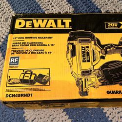 DEWALT 20V MAX Lithium-Ion 15-Degree Cordless Roofing Nailer Kit with 2.0Ah Battery Charger and Bag