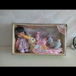 VINTAGE Precious Moments Doll ~ Springtime Playmates 1999 ~ 3 Cute Bunnies.
Brand New for Collrction year 1999.
Only 40 dollars.
Incredible deal. 