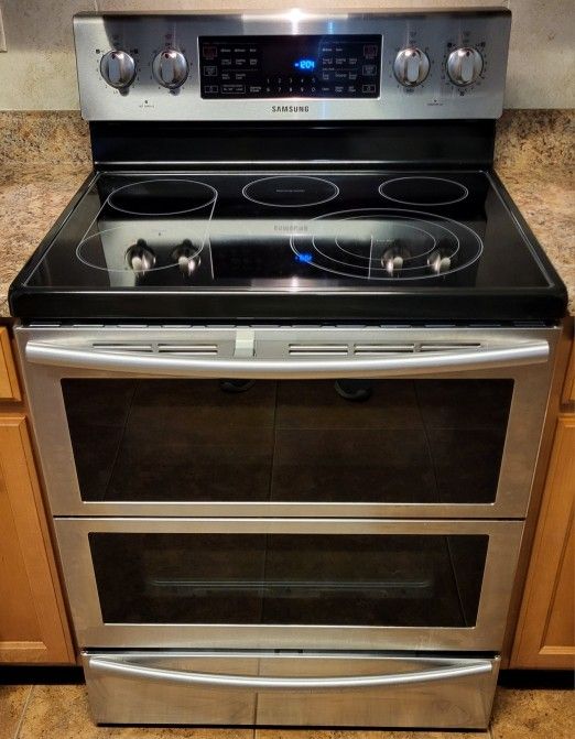 Samsung Flex Duo 30-Inches Glass Top 5 burners 2.6-Cu. Feet / 3.2-Cu. Feet Self and Steam Cleaning Convection Oven Freestanding Double Oven Electric R