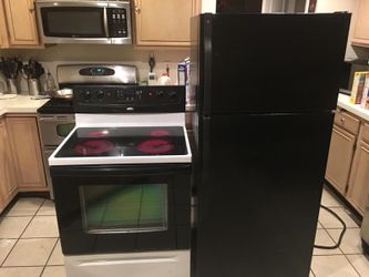 Really Nice!!!! Whirlpool Top Freezer Refrigerator And GE Stove Combo