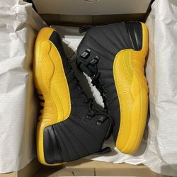 Jordan 12 University Gold Size 4.5y