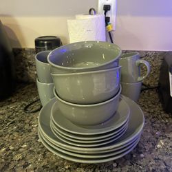 4 Piece Dish Set