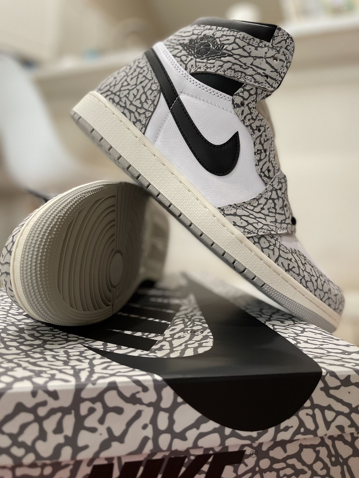 Air Jordan 1 Retro High OG Cement