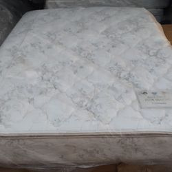 Queen Size Double Pillow Top Mattress And Box Spring Spring Air 