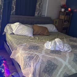 King Mattress Almost Brand New (mattress Cover On It )