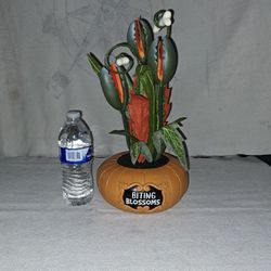 Hyde And Eek Faux Creepy Carnivorous Halloween Decor Plant In Excellent New Condition