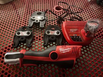 Milwaukee M12 Force Logic Press Tool with Jaws and Charger