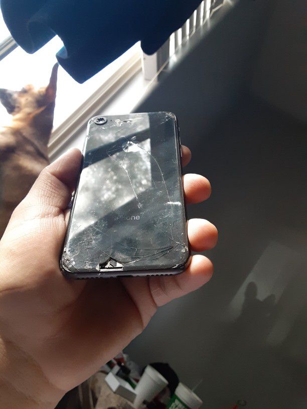 Broken Iphone 8