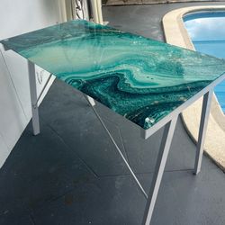 GRAPHIC GLASS TOP DESK