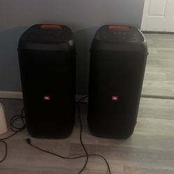 JBL 310 Speakers