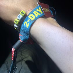 ESCAPE SUN WRISTBAND