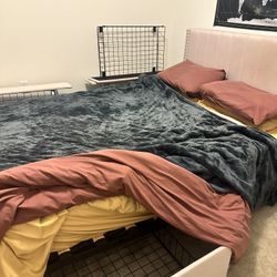 📣 QUEEN Bed + Frame w/ Bed Frame  Needed Gone By 7.13💤🛏️