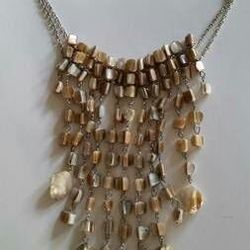 Shell choker necklace