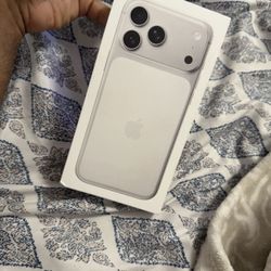 iPhone 17 Pro Max 256G Silver Unlocked 