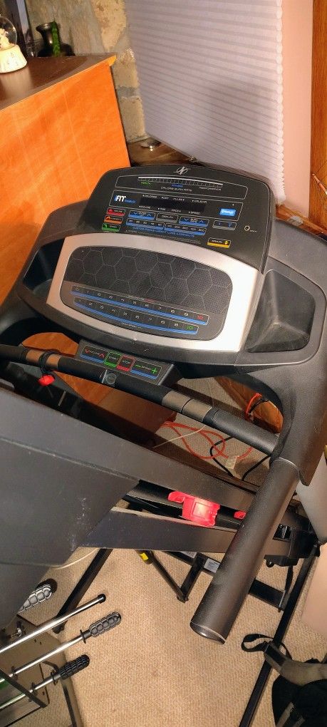 Treadmill; Norditrack iFit 6.7i (Discontinued)